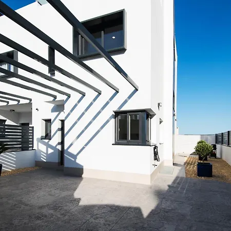 Delsol - Modern Private Pool Short Walk To *