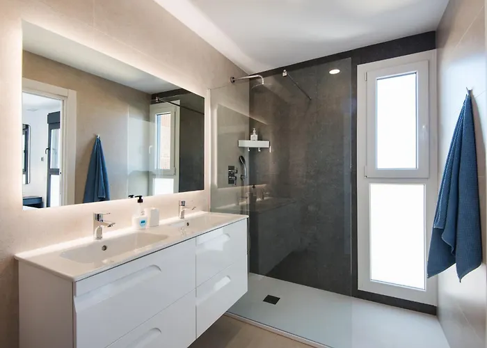 Villa Delsol - Modern Private Pool Short Walk To Torremolinos