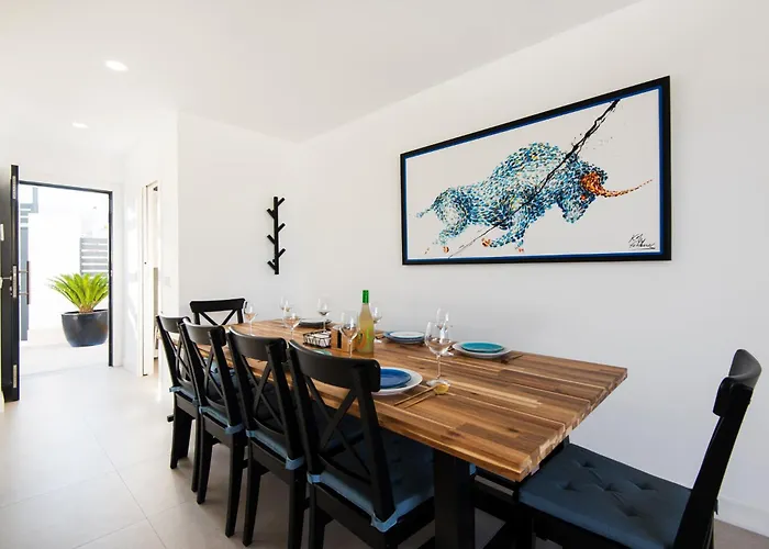 Delsol - Modern Private Pool Short Walk To *