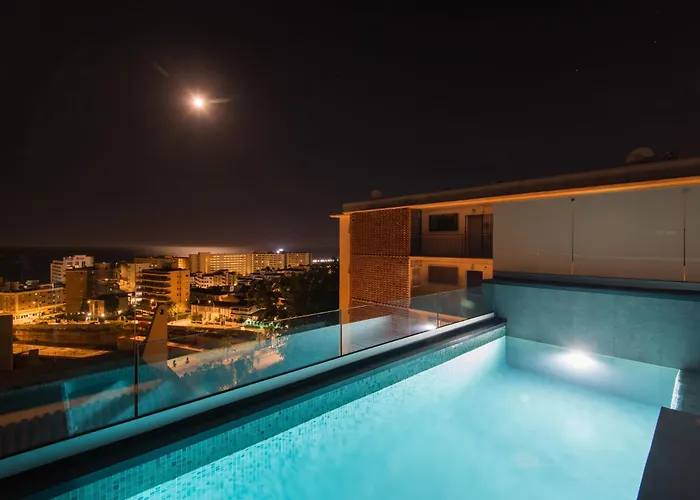 Delsol - Modern Private Pool Short Walk To Villa *