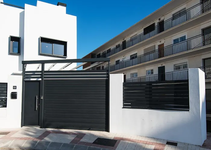 Delsol - Modern Private Pool Short Walk To 빌라 토레몰리노스