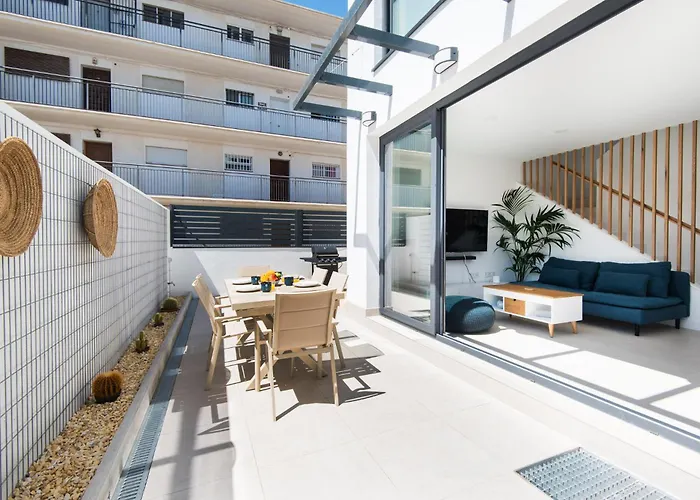 Delsol - Modern Private Pool Short Walk To 토레몰리노스