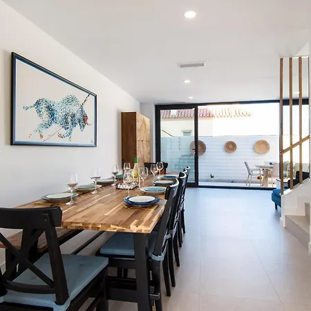 Delsol - Modern Private Pool Short Walk To וילה טורמולינוס