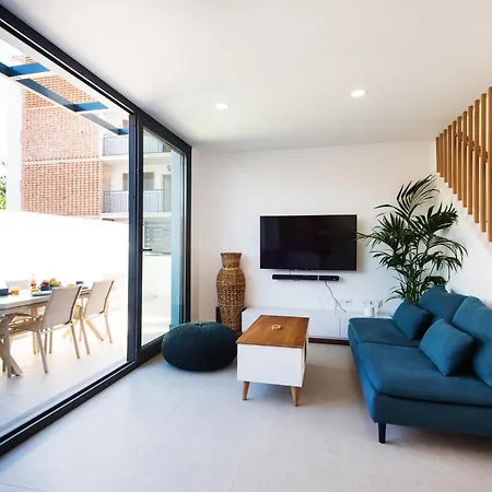 Delsol - Modern Private Pool Short Walk To *