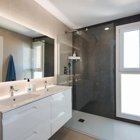 Villa Delsol - Modern Private Pool Short Walk To Torremolinos