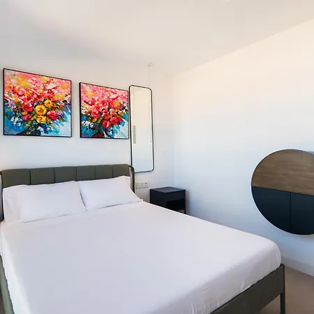 Delsol - Modern Private Pool Short Walk To فيلة توريمولينوس