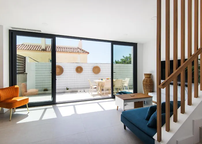 Delsol - Modern Private Pool Short Walk To Villa