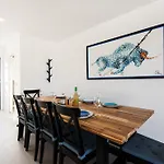 Delsol - Modern Private Pool Short Walk To *