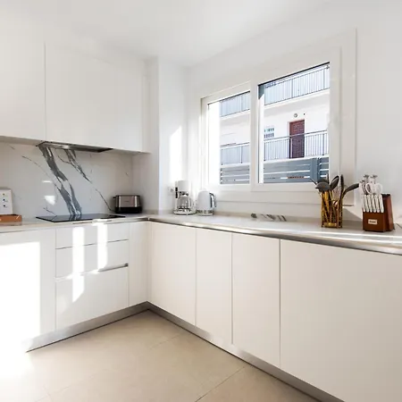 Delsol - Modern Private Pool Short Walk To Villa