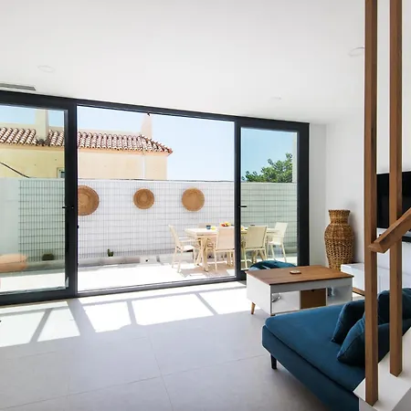 Delsol - Modern Private Pool Short Walk To Villa