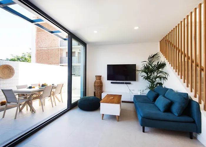 Delsol - Modern Private Pool Short Walk To *