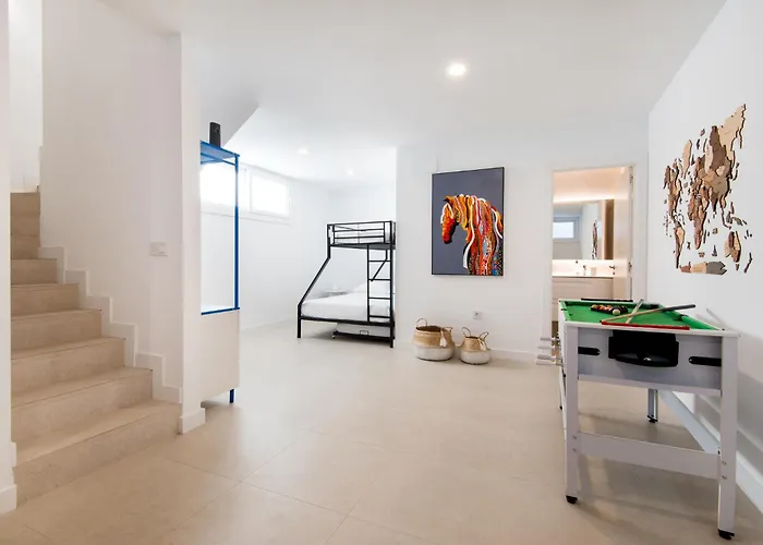 Villa Delsol - Modern Private Pool Short Walk To Torremolinos