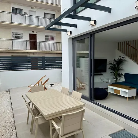 Delsol - Modern Private Pool Short Walk To *