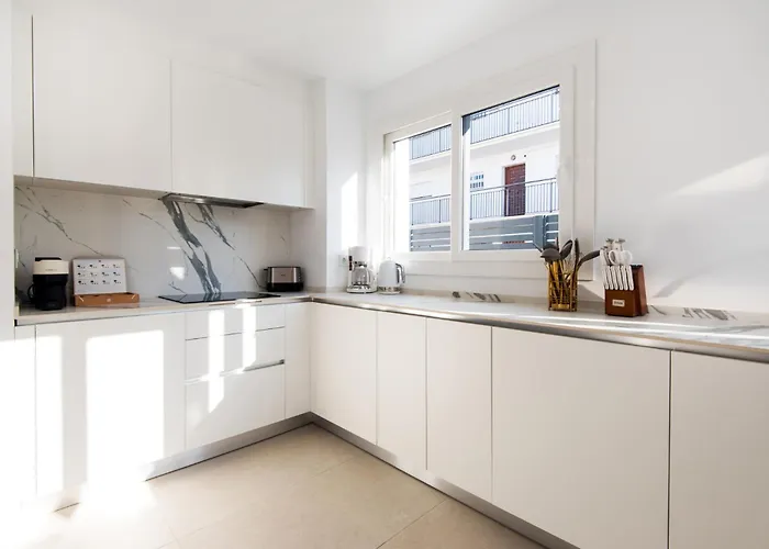 Delsol - Modern Private Pool Short Walk To וילה